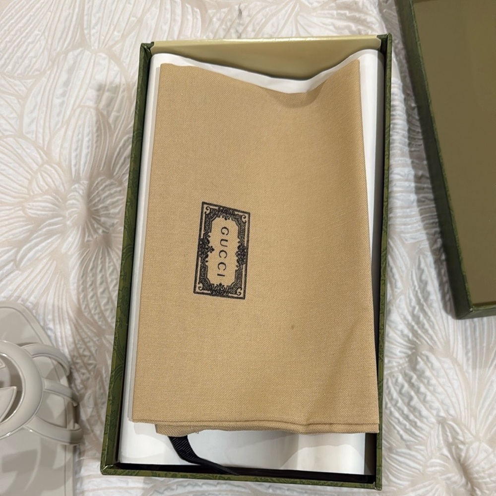 Women's G Cream Slide Sandals, Size 39 EU, Size 8.5/9 USA - Picture 5 of 5